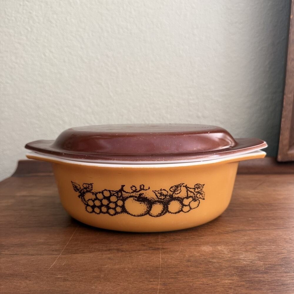 Vintage Pyrex Old Orchard 045 2.5 QT Oval Casserole Dish with Brown Lid 1970s